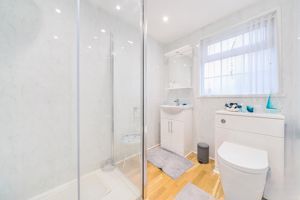 Shower room- click for photo gallery